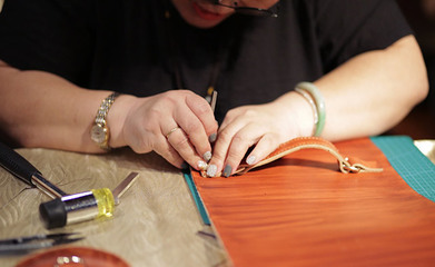 榮麟家居手工皮具:制作有溫度和記憶的“愛馬仕”